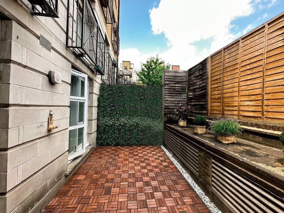 Charming Spacious 2Br Flat Near Station Plus Parking ロンドン エクステリア 写真