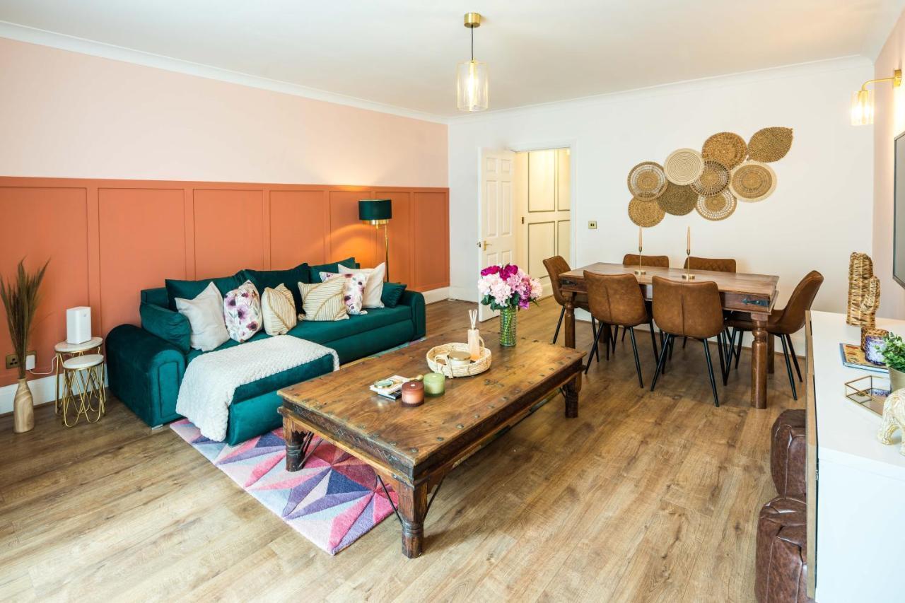 Charming Spacious 2Br Flat Near Station Plus Parking ロンドン エクステリア 写真