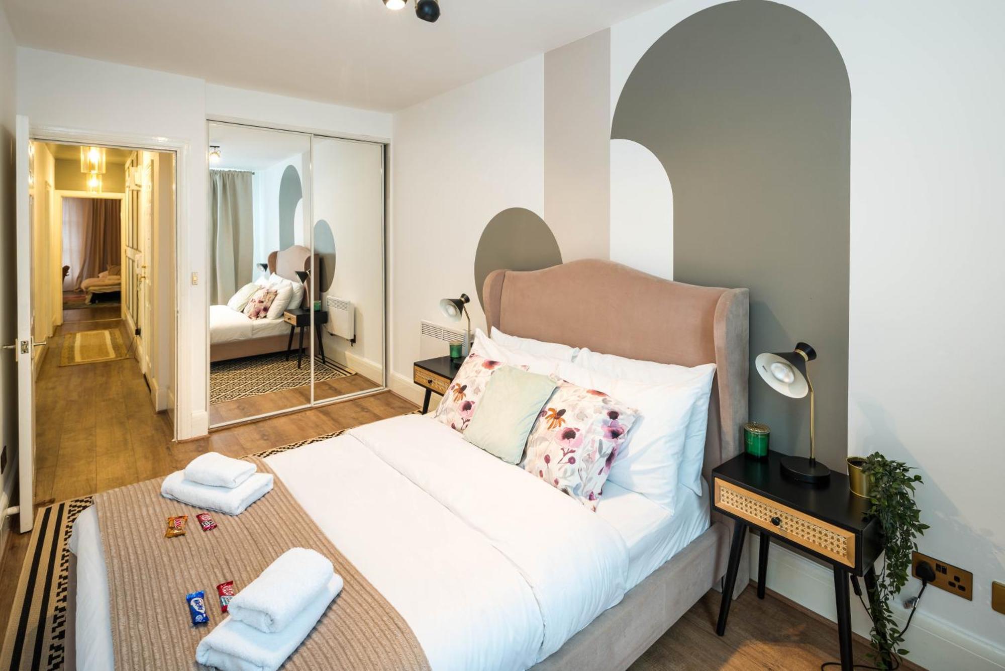 Charming Spacious 2Br Flat Near Station Plus Parking ロンドン エクステリア 写真