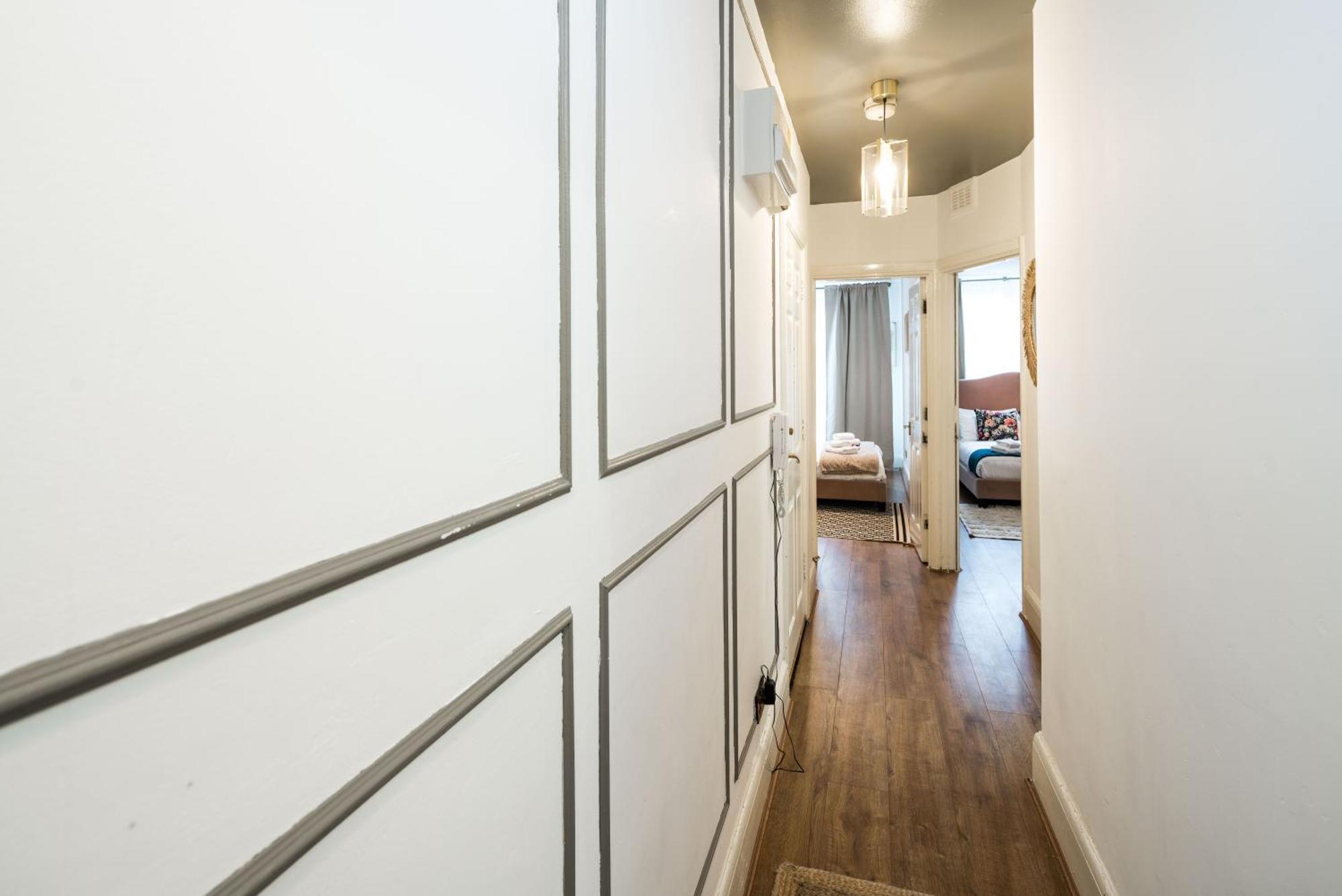 Charming Spacious 2Br Flat Near Station Plus Parking ロンドン エクステリア 写真