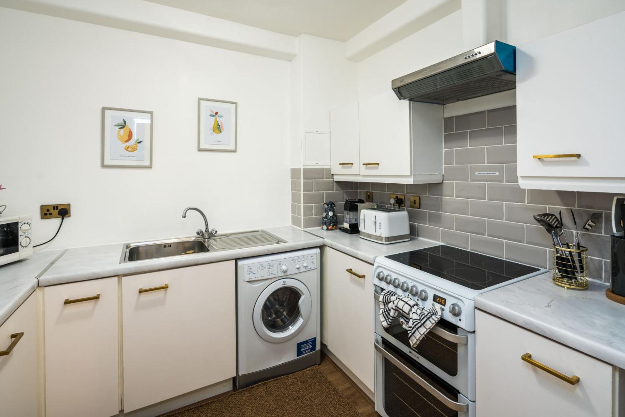 Charming Spacious 2Br Flat Near Station Plus Parking ロンドン エクステリア 写真
