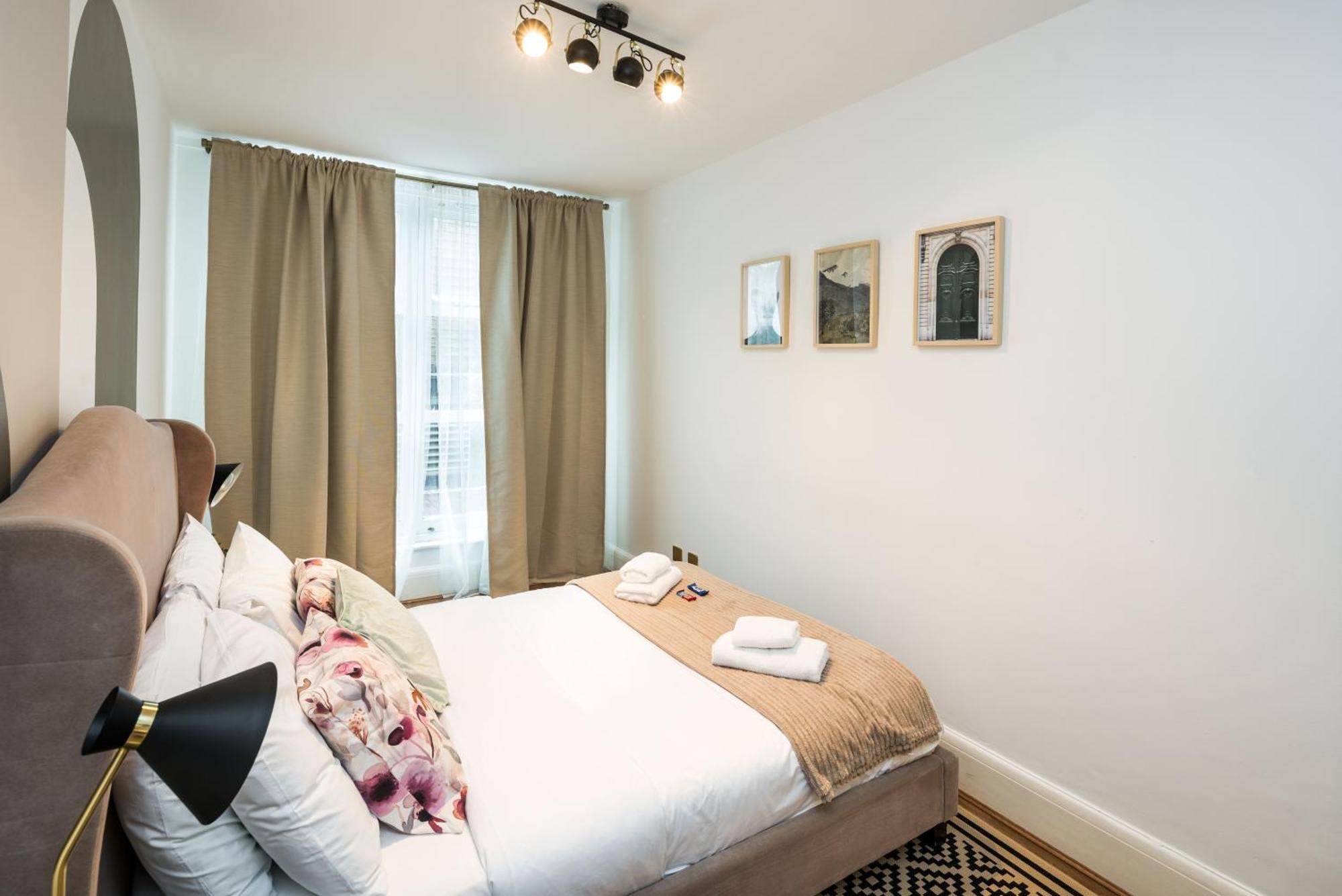 Charming Spacious 2Br Flat Near Station Plus Parking ロンドン エクステリア 写真