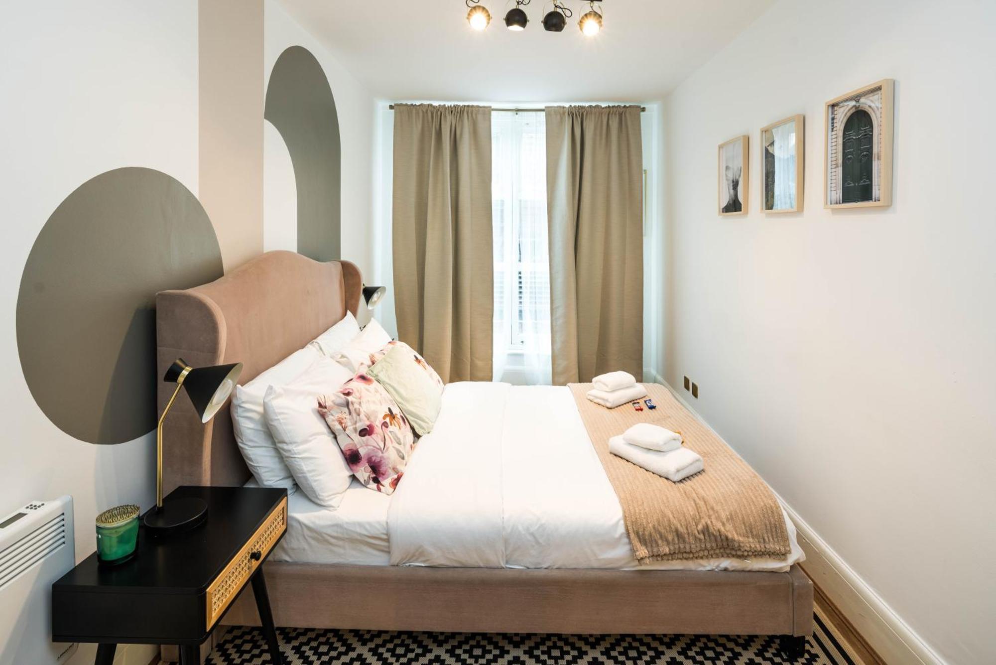 Charming Spacious 2Br Flat Near Station Plus Parking ロンドン エクステリア 写真